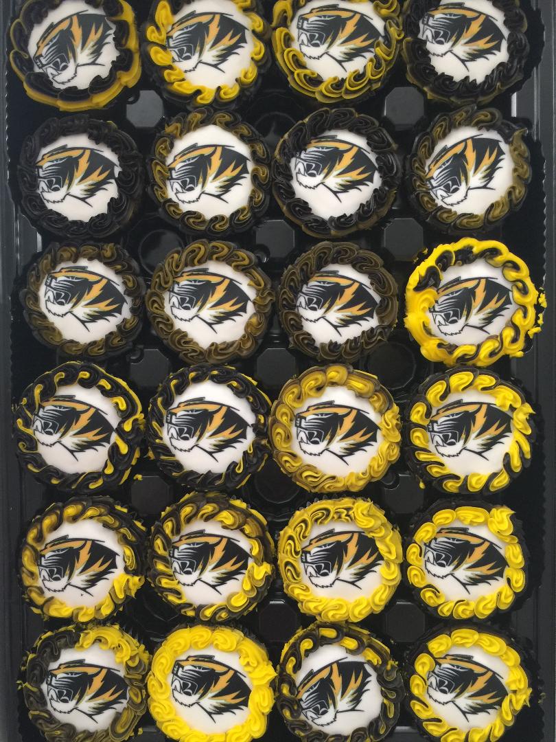 2" Round Pre-Cut Edible Photo For Your Cupcakes By TNCT - Create Your Own!